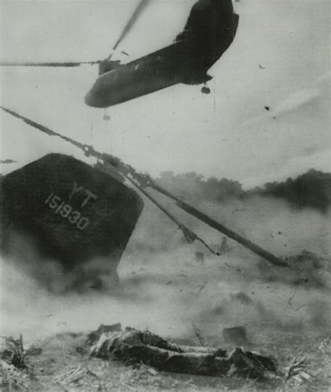 Horst Faas (1933-2012) - US Helicopter Crashes, Song Ngan Valley, Vietnam, 1966 - Catawiki