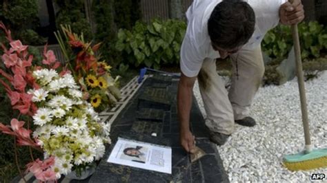 Drug Boss Pablo Escobar Still Divides Colombia Bbc News