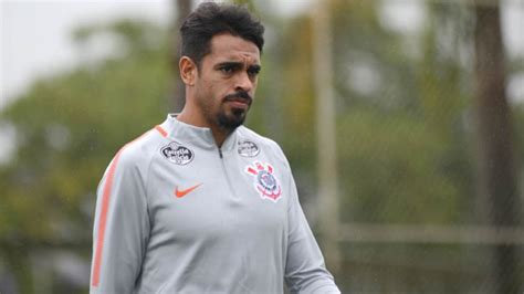 Corinthians rescinde contrato do atacante Júnior Dutra LANCE