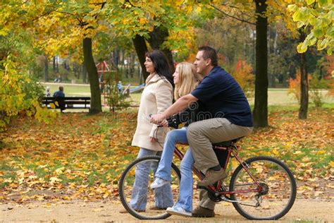 Famille Promenade Photos Libres De Droits Image 304078