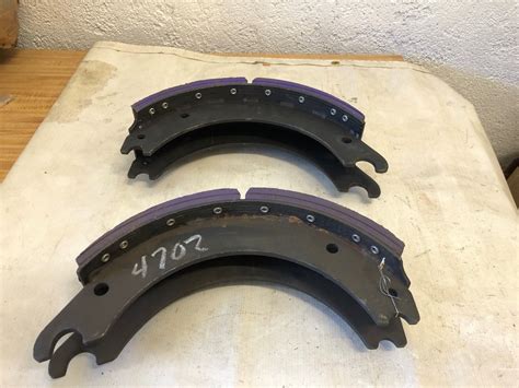 Front Drum Brake Shoe For Various Ihc Freightliner Ford Heavy