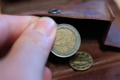 Euro: Extrem wertvoll – hast du diese 2-Euro-Münze im Portemonnaie ...