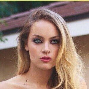 Rachel Skarsten Rachieskarsten Nude OnlyFans Leaks