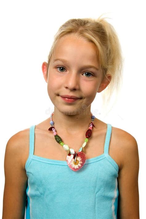 Jeune Fille Blonde Avec Le Baiser De Coup Photo Stock Image Du Sourire Enfant