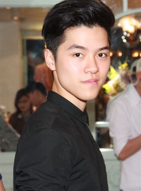 Cận cảnh vẻ đẹp hot boy của em trai Linh Nga