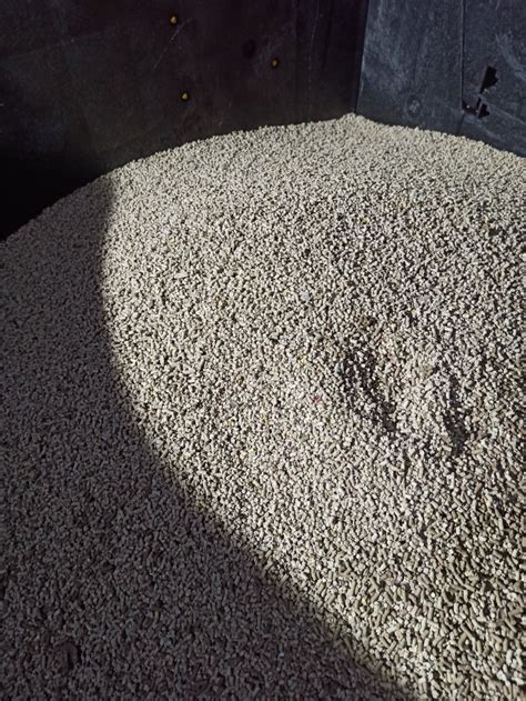 Фуражни гранули за кокошки /животни/ с висок протеин - над 25 % гр ...