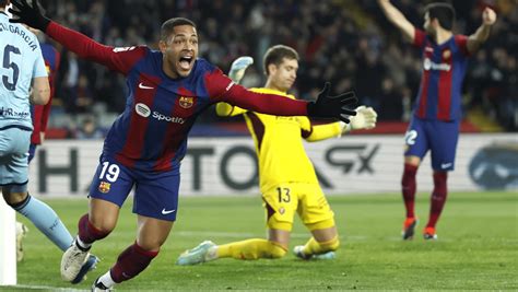 Barcelona Vs Napoli Live Streaming How To Watch The Uefa Champions