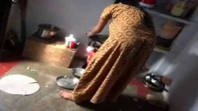 Village Tamil Housewife Nighty Thuki Kuthiyil Ookum Sex Videos