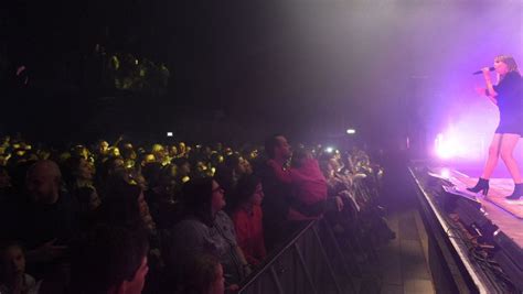 Louane Met Le Feu Au Bikini Ladepeche Fr