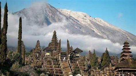 Fakta Menarik Gunung Agung Yang Dianggap Suci Oleh Masyarakat Bali