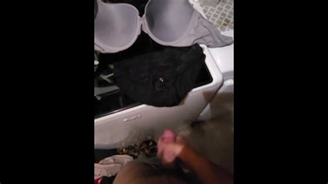 喜欢在黑色内裤上射精 Pornhub Gay