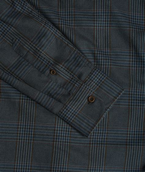 Untuckit Men S Shirts Designed To Be Worn Untucked