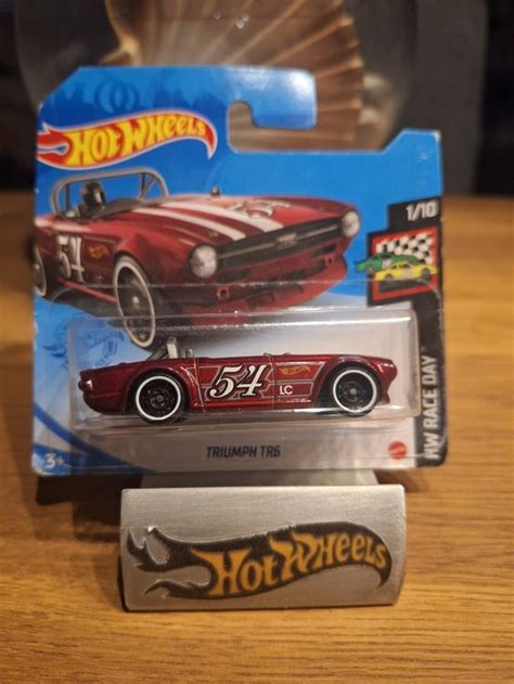 Hot Wheels HW Race Day 2021 Triumph TR6 1 10 S Neu und originalverpackt in Adlikon für CHF 3
