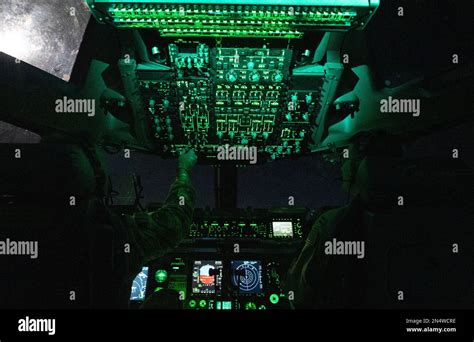 C 17 cockpit hi-res stock photography and images - Alamy