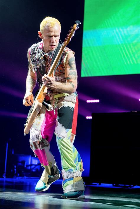 Red Hot Chili Peppers Flea Viel Live Spa Mit Den Chili Peppers In Der Hauptstadt