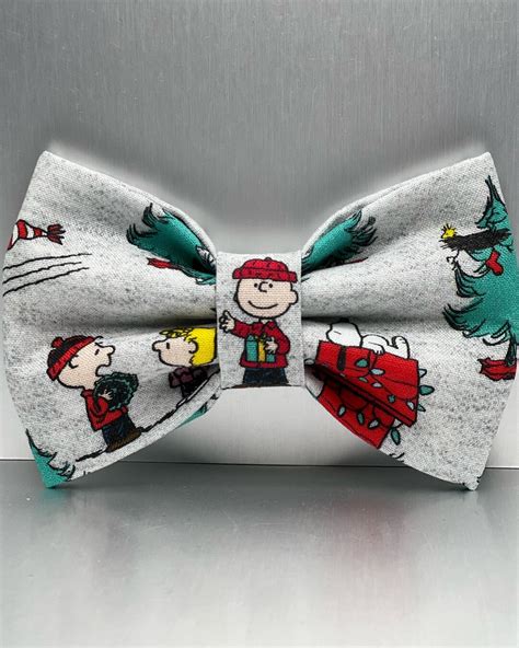 Christmas Dog Bow Tie. Friends Dog Bow Tie, Dog Bow Ties, Cat Bow Ties ...