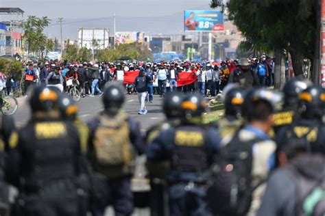 Declaran Estado De Emergencia En Per Por Protestas Violentas