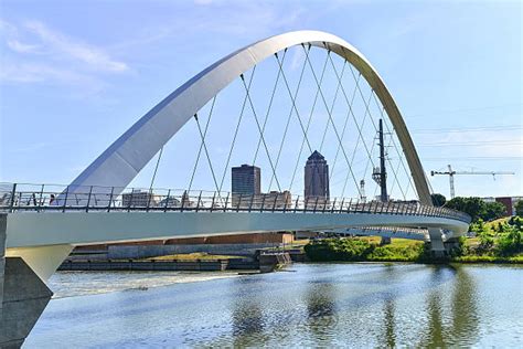 Best Des Moines Skyline Stock Photos, Pictures & Royalty-Free Images - iStock