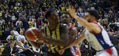 Anadolu Efes Ve Fenerbah E Beko Ilk Te