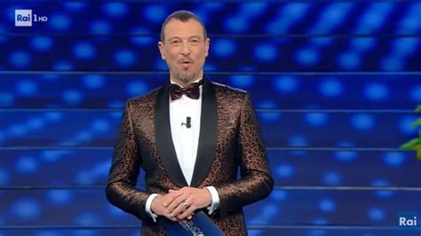 Amadeus Svela Gli Ospiti Sul Palco Esterno Di Sanremo 2023