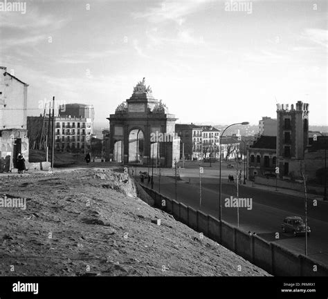 PUERTA DE TOLEDO REALIZADA ENTRE 1817 Y 1826 ESCULTURAS DE JOSE GINES