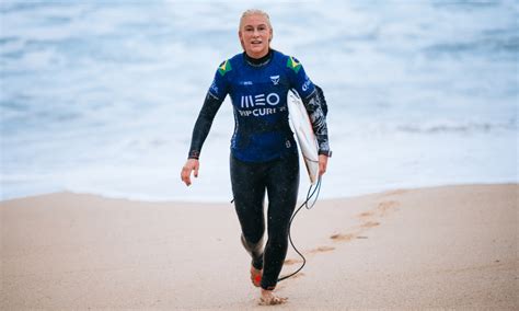 Gabriel Medina e Tati Weston Webb avançam em Peniche