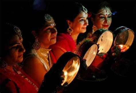 Karva Chauth Vrat Katha – The story listened to before breaking Karwa ...