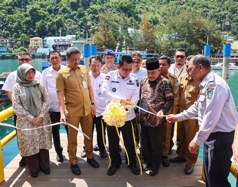 Gubernur Ansar Resmikan Ponton HDPE Pelabuhan Tarempa Memperlancar