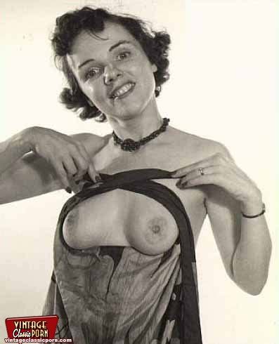 Retro Nude Classic Housewives Showing Thei XXX Dessert Picture