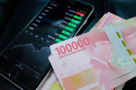 IHSG Diprediksi Menguat Awal Pekan Simak Rekomendasi Saham Hari Ini