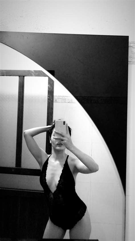 Ca sỹ Phương Linh bất ngờ tung bộ ảnh bikini nóng rực