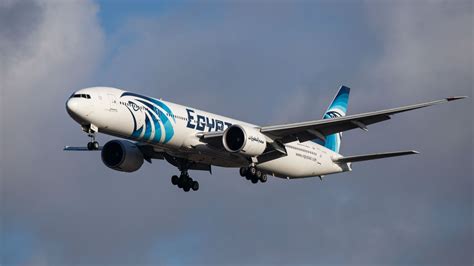 Deadly 2016 EgyptAir flight 'should have never taken off'