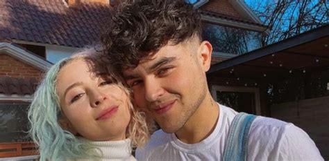 Diversidad sexual una influencer pansexual inició un noviazgo con un joven gay