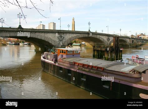 Kew Bridge River Thames West London Uk Stock Photo Alamy