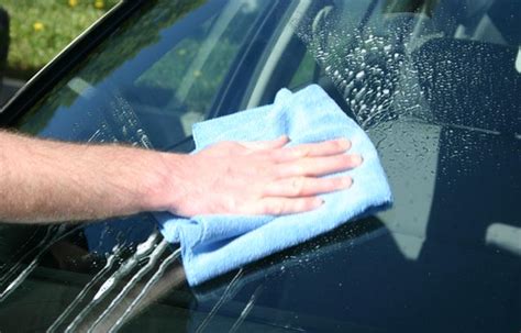 How To Properly Clean A Windshield Detailxperts We Bring The Eco