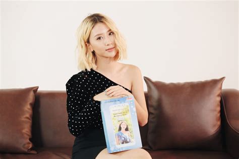 Ngắm nhìn Galaxy A đẹp lung linh trên tay hot girl Quỳnh Anh Shyn Sforum