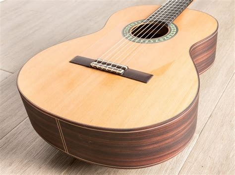 La Mejor Guitarra Flamenca del 2021 - Precios y Mejores Marcas ⭐