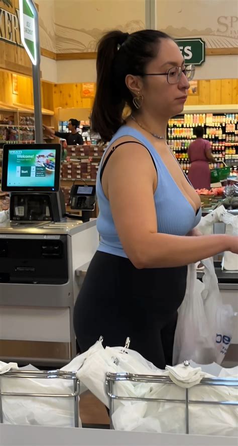 Latina With Amazing Cleavage Boobs Forum