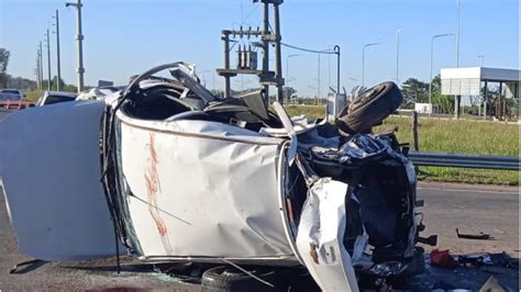 Fatal accidente en la Autopista Rosario Santa Fe tres jóvenes