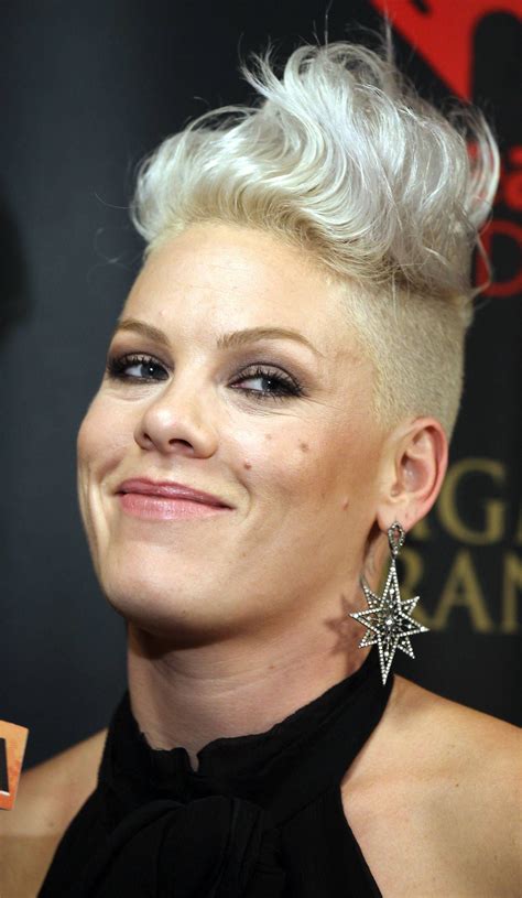 Singer Pink Short Hairstyles Wavy Haircut