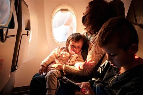 United deja de cobrar a padres por sentarse con sus hijos en avión