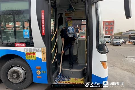 日照天天正能量｜女乘客深夜拦车 公交司机化身“守护者”澎湃号·政务澎湃新闻 The Paper