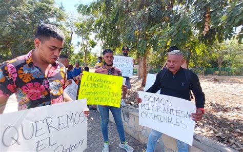 Marchan Migrantes Para Que Paren Redadas Y Les Den Pases De Salida Qr