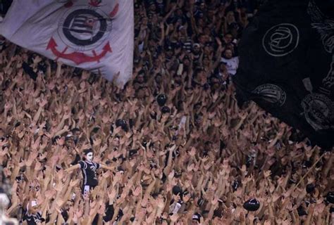 STJD multa Corinthians por atraso e lançamento de objetos na final da