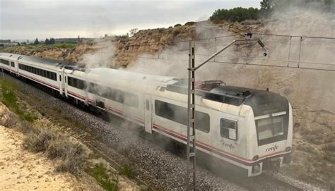 Renfe Evac A A Pasajeros Tras El Incendio De Un Tren De La L Nea