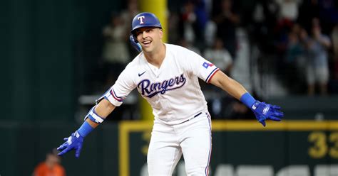 Texas Rangers Nathaniel Lowe, Teammates Thankful For Love From Grateful ...