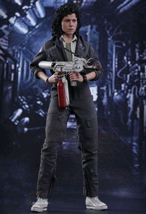 Hot Toys Alien Ellen Ripley 12 1 6 Scale Action Figure Buy Online At The Nile