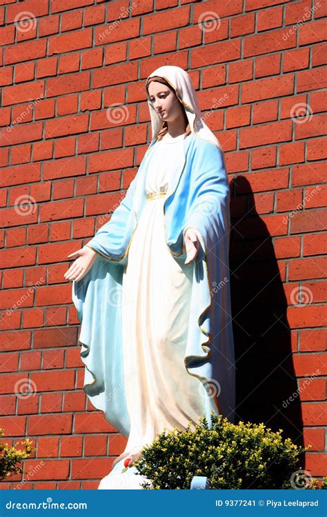 Estatua de la Virgen Maria imagen de archivo. Imagen de mujer - 9377241