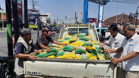 Tekan Harga Beras Di Tegal Bulog Distribusikan Ton Per Hari