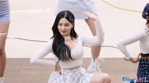 Nancy Momoland I M So Hot Fancam Focus Youtube